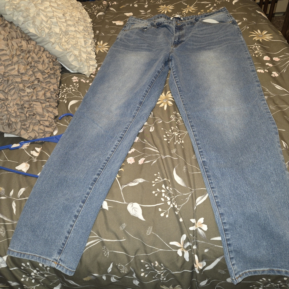 89th & Madison Light Blue Straight Leg Jeans